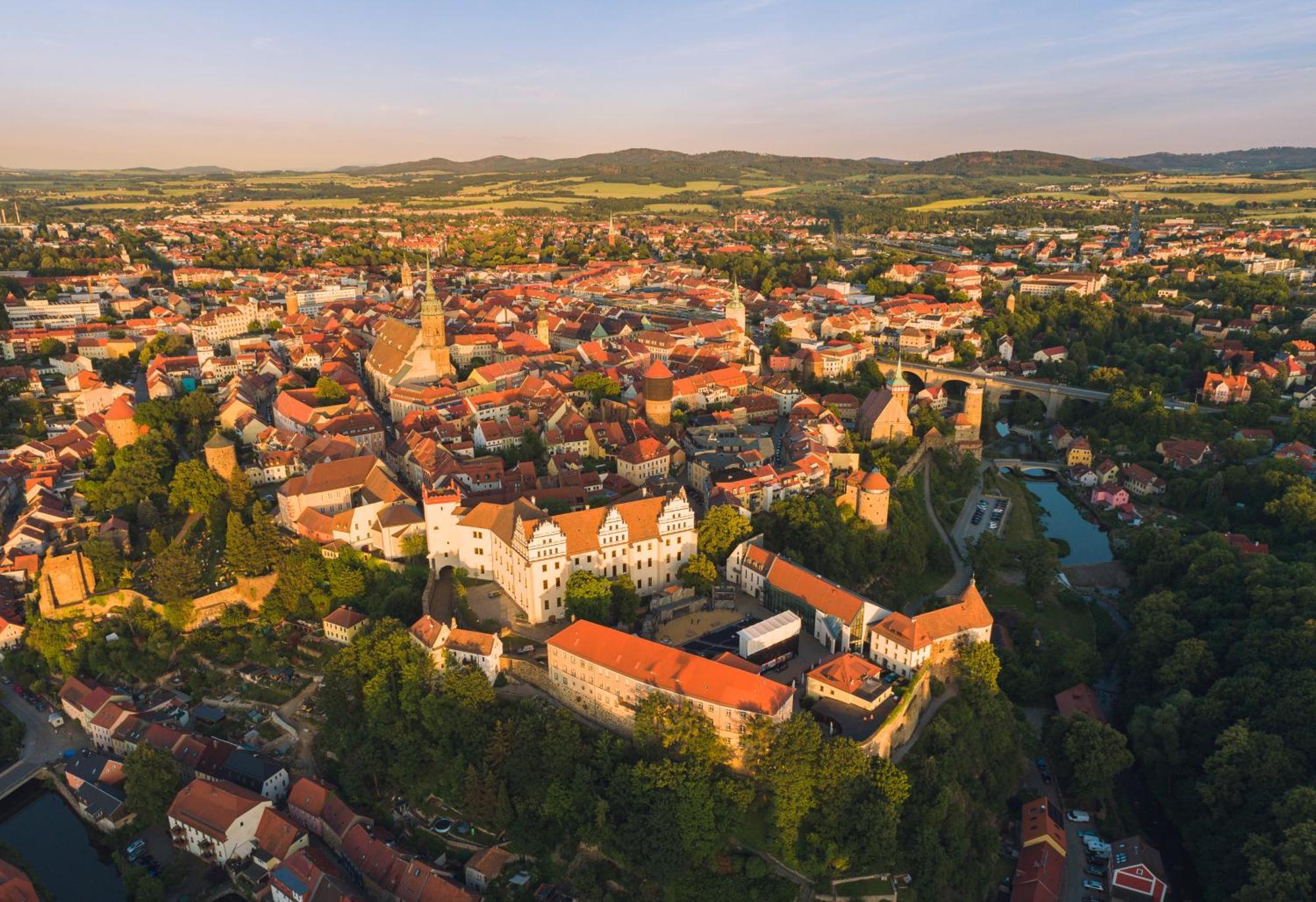 Bautzen Living Appartement - Zentrumslage Parkplatz Babybett ภายนอก รูปภาพ